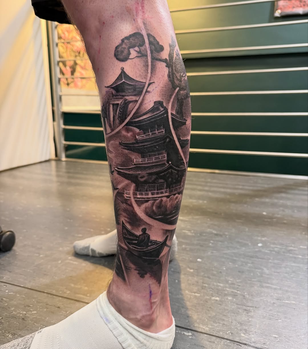 Got to start this Japanese themed leg piece on Jordan! 🔥
Can’t wait to add more to it! Thanks for coming in bro!
All supplies from @holymountainsupplies .
.
.
.
.
.
.
.
.
.
.
@jordanguerin.32 #inked #tattooed #tattooing #tattooireland #japanesetattoo