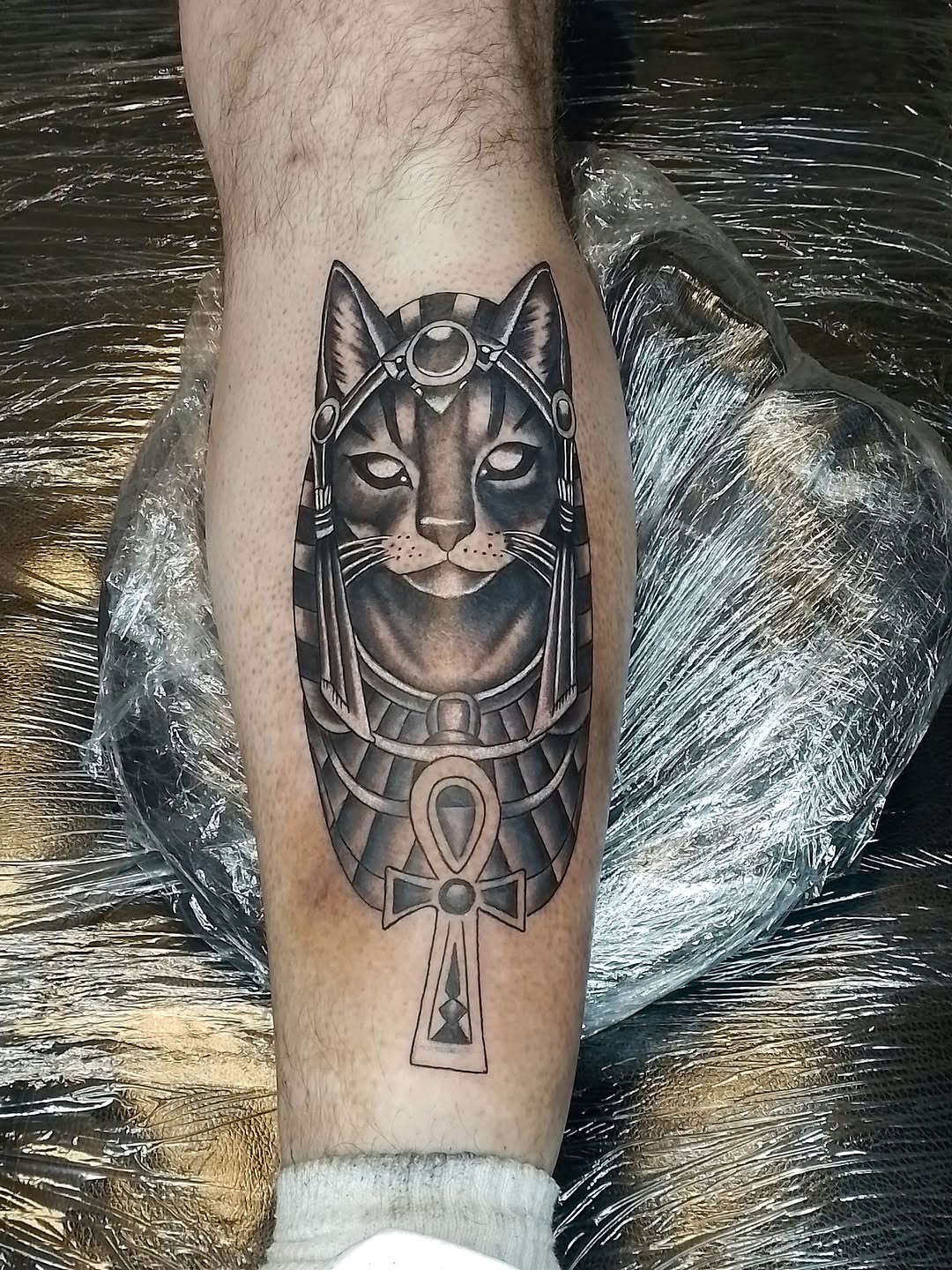 Egypian cat 🐈‍⬛️
Done by Andrzej Grabowski Art 🎨
For Appoitments and consultation DM  dobermantattoo100@gmail.com or call :
📞 089 2305220

#egyptiancat  #egypiancattattoo #cat #categypian #Egypt #egyptian #egyptiantattoo  #Northside  #corkireland #ireland  #tattoo #roses #tattoos #tattooartist #t