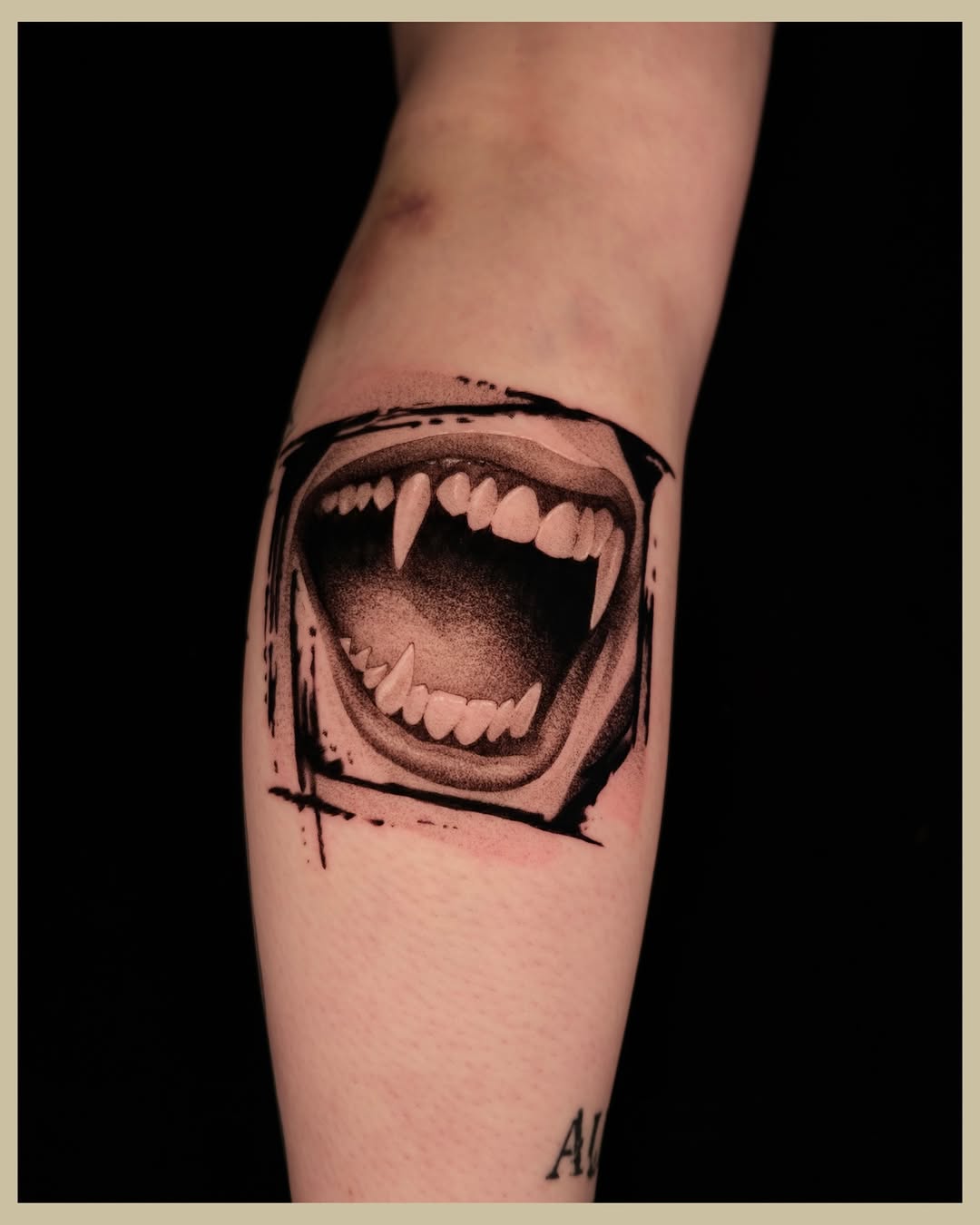 Carol (@carol.lopestattoo) has her books open!✨
Only a few spots left for April — don’t miss the chance to get tattooed by her.

DM her directly or contact our studio to book.