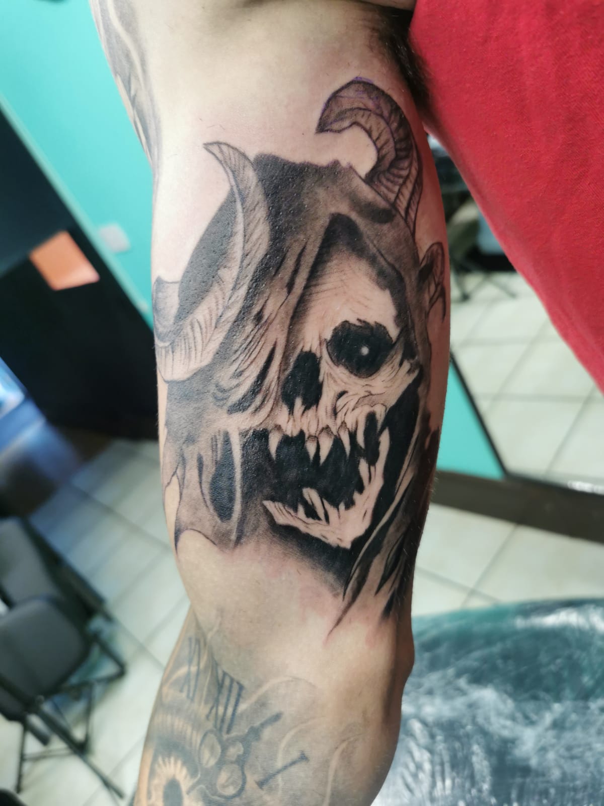 Guns N' Tattoos studio space