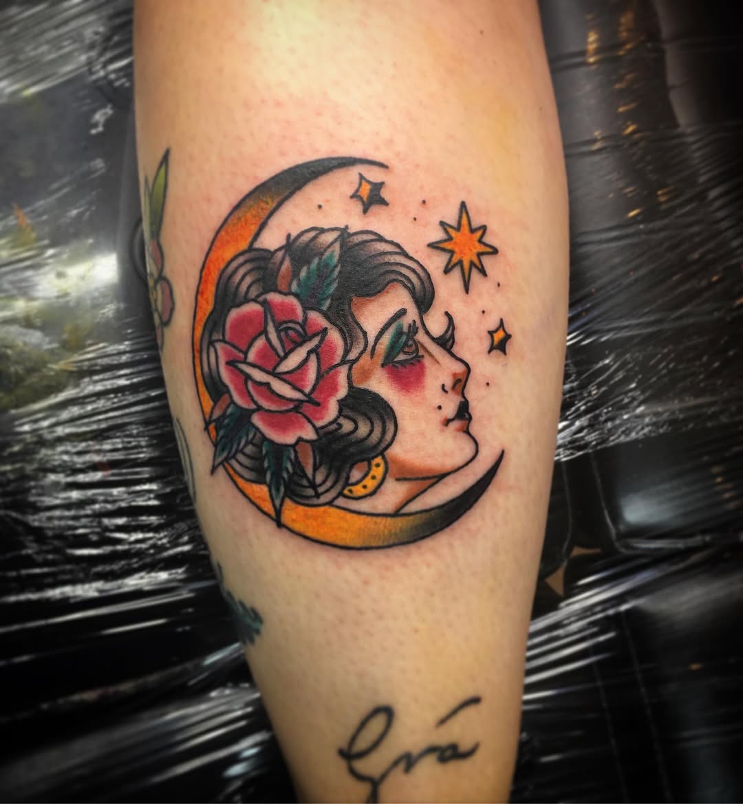 Today on Jess!! ⭐️ by @donnadarko_89 #holycowtattooeire #ladytattooers #irishtattooartists #traditionaltattoos