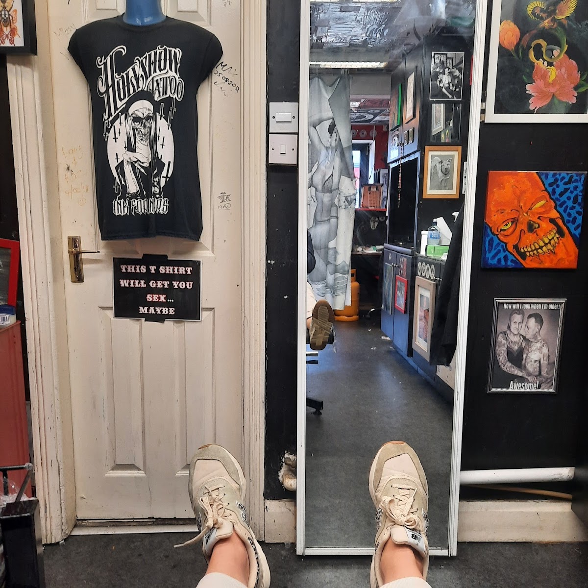 Holyshow Tattoo studio space