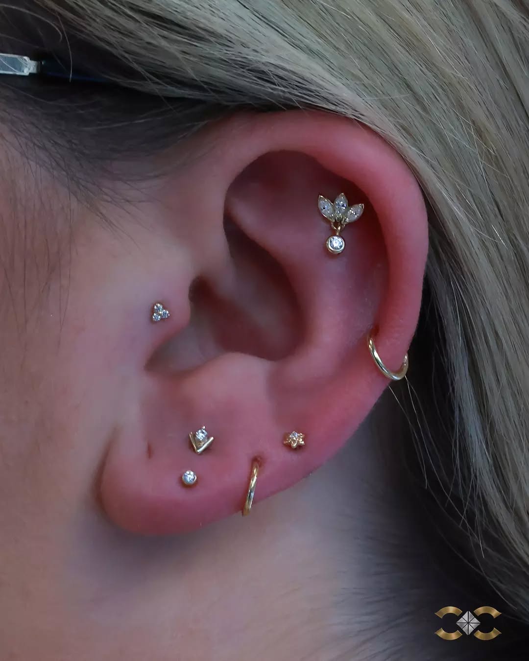 A marquise cluster drawing the eye, with tiny studs and hoops supporting the rest of the ear.
Clean, light, and easy to wear every day.

✨Comment 'LINK' to receive the jewellery links and prices in your DMs✨
(You must follow our page in order to receive DMs from us)

#EarStyling #FinePiercing #EarSt