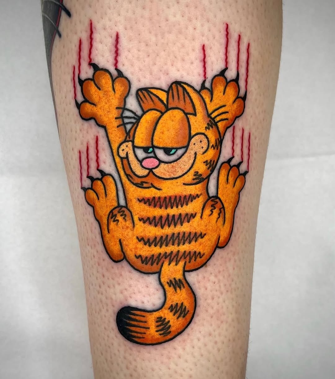 Lasagne loving cat scratch fever 😮‍💨
@samodork can be found working alongside us from next week! 
-
-
-
-
#garfield #traditionaltattoo #flashtattoos #dublintattoo #tradtattoos