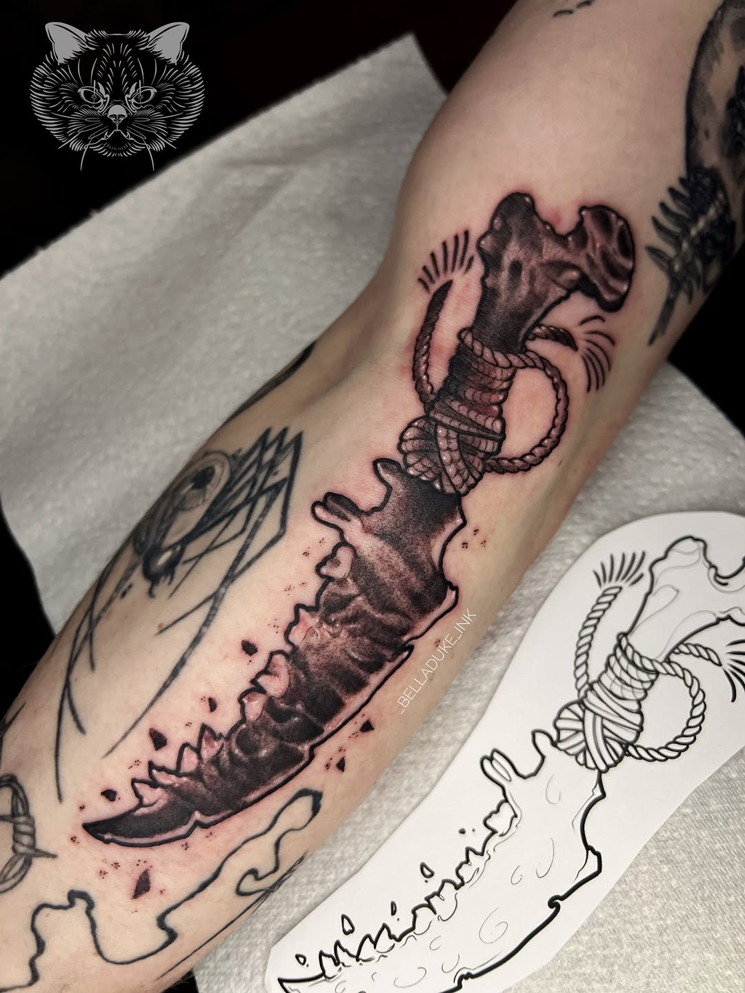 Bone dagger from my flash ❤️
Thank you again! @raggidy_shaggidy 
.
.
.
.
.
____________________________________________________For bookings dm me ✨
.
.
.
.
.
#ireland #tattoo #ink #dublin #blackwork